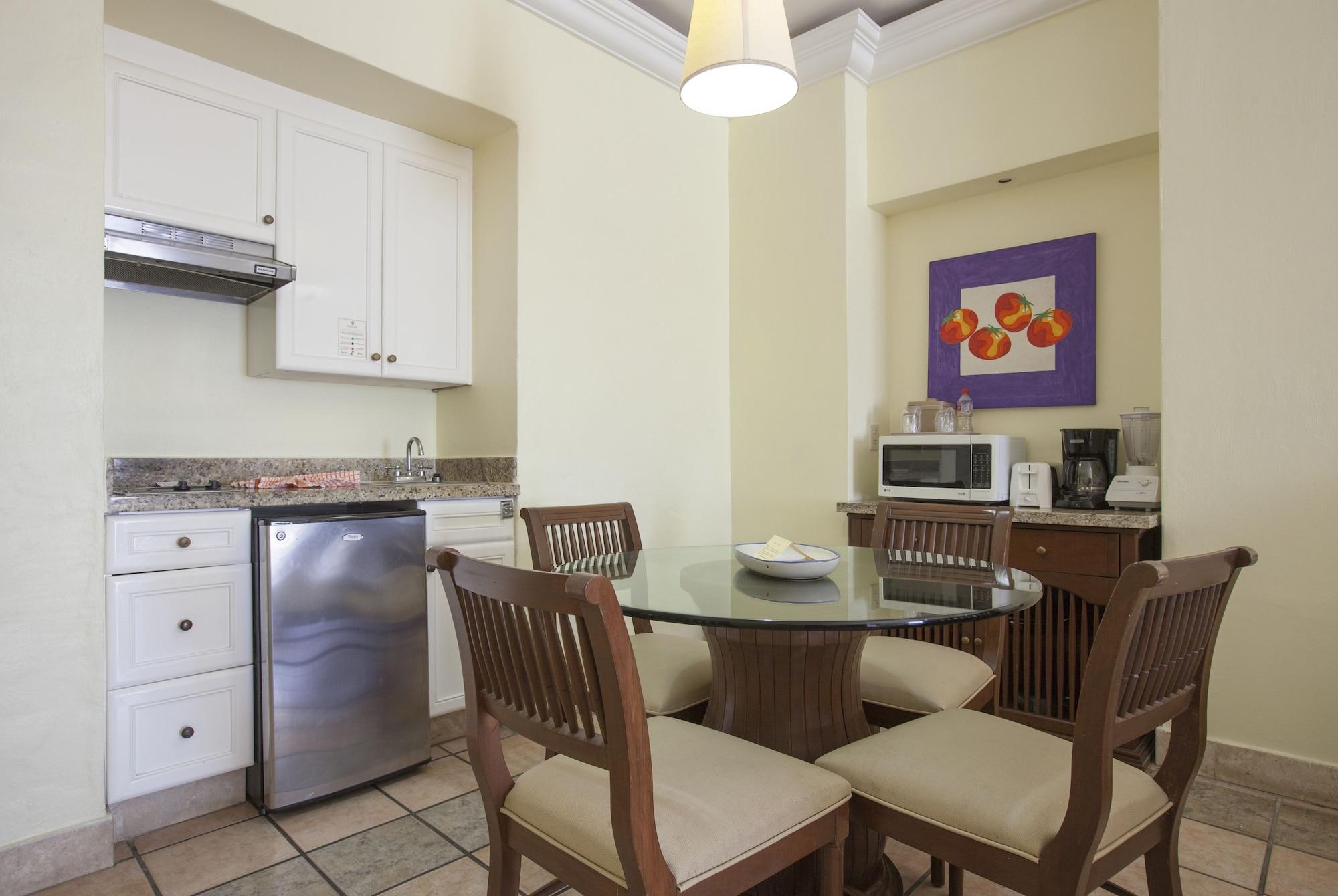 منتجع رويال فيلاز ماساتلان المظهر الخارجي الصورة A kitchen in a typical Disney Vacation Club villa
