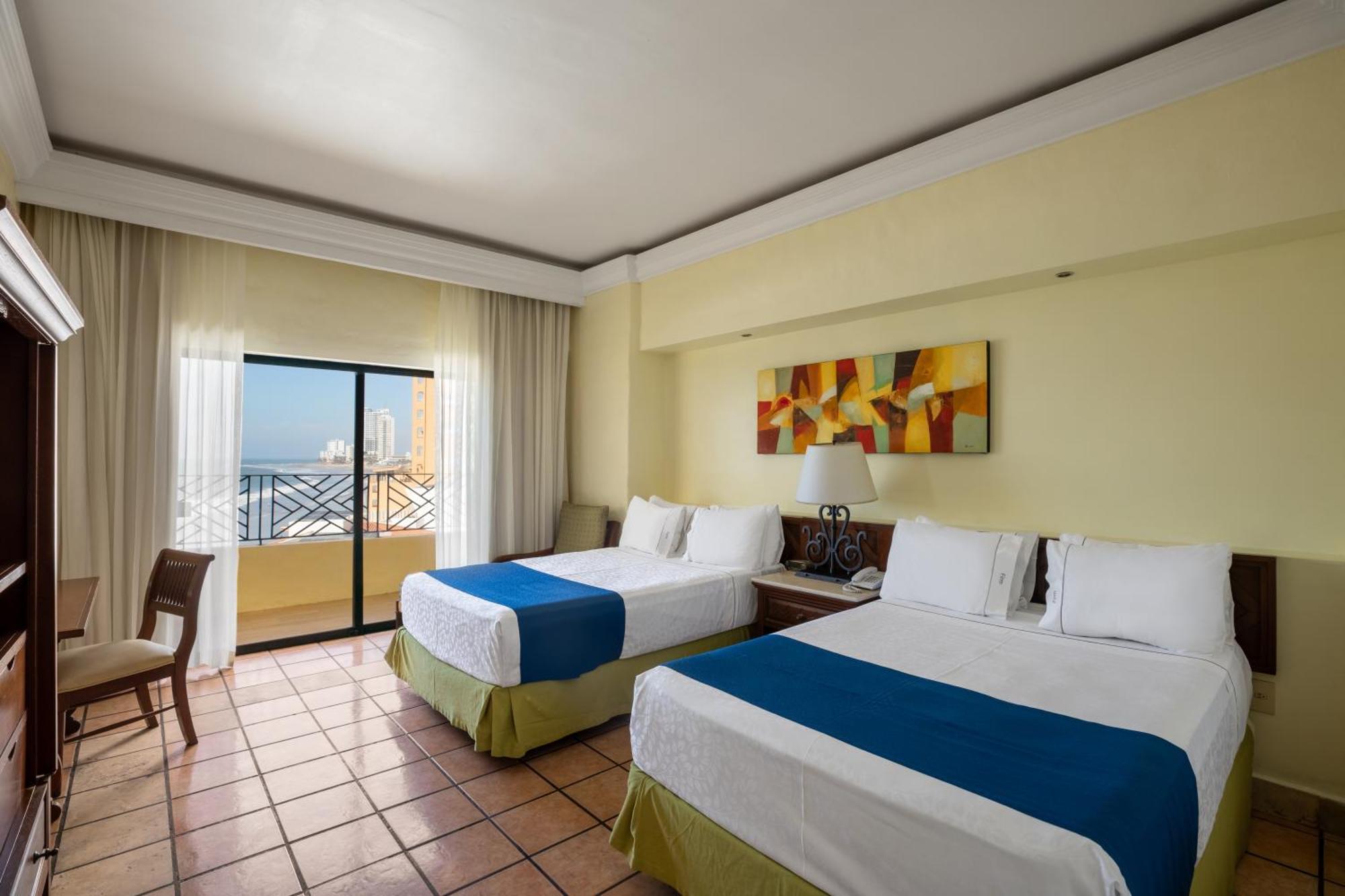 منتجع رويال فيلاز ماساتلان المظهر الخارجي الصورة A room at the Iberostar Grand Hotel at Playa Paraíso, Tenerife